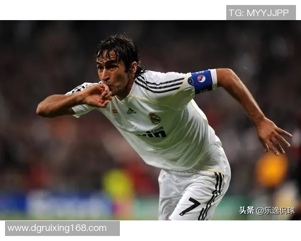 全球足球十大传奇球星排名榜 热门人物盘点与成就分析