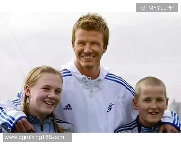 默默戴戒指的足球球星背后的爱情故事与信念传承